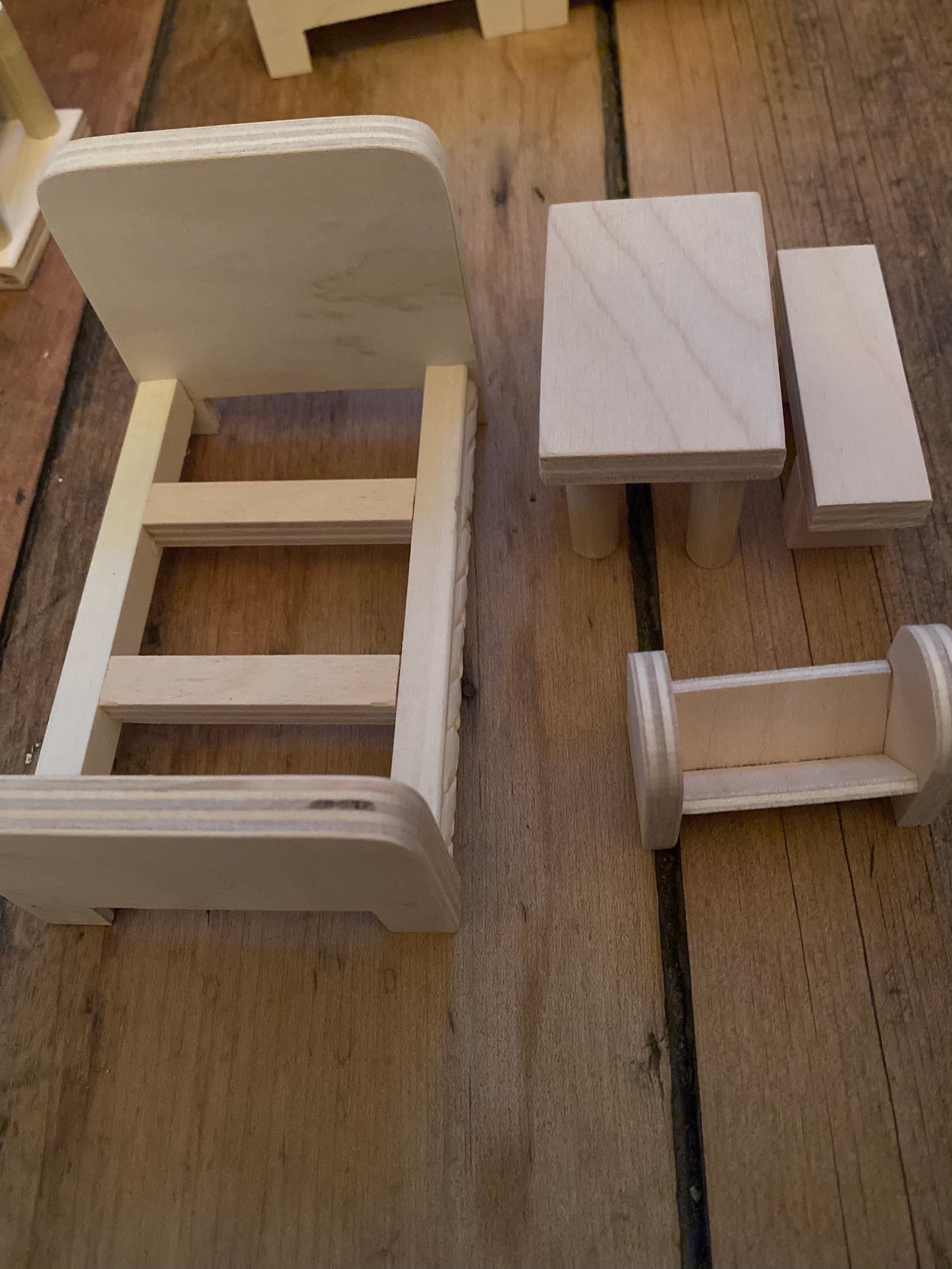 Visitation Diorama for Large 3D Figures with Furniture